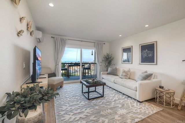 908 Caminito Madrigal F, Carlsbad, CA 92011