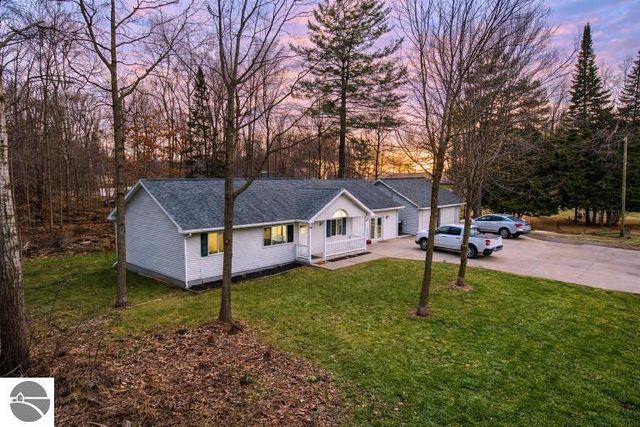 1312 Vinewood Avenue, Clare, MI 48617