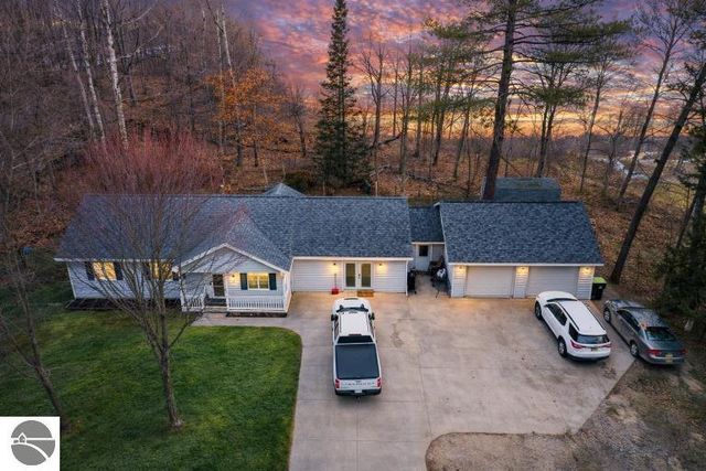 1312 Vinewood Avenue, Clare, MI 48617