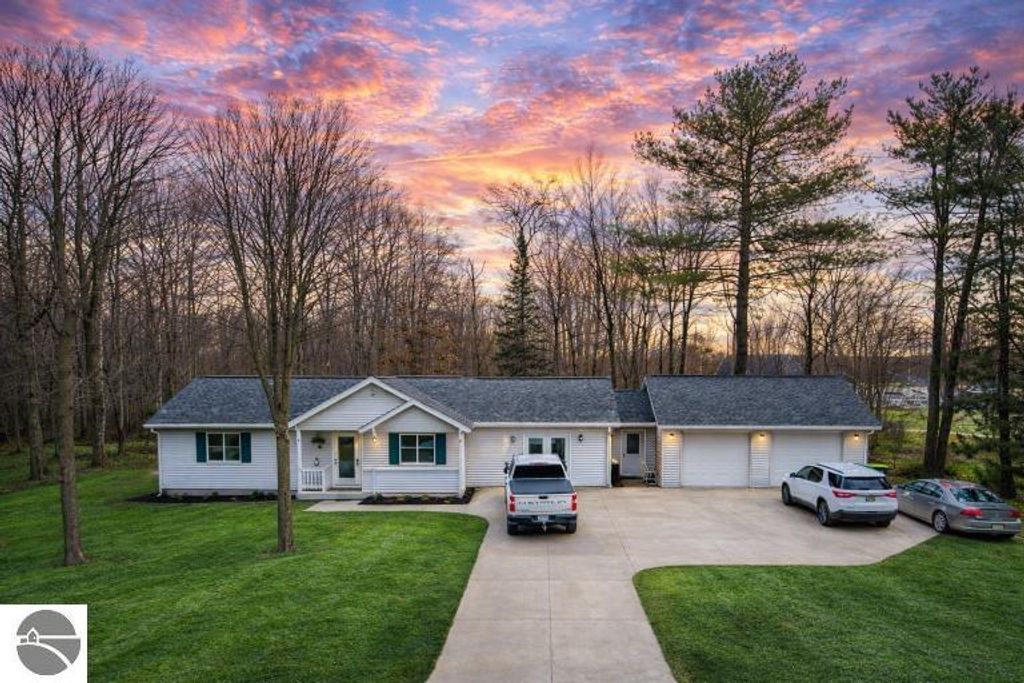 1312 Vinewood Avenue, Clare, MI 48617