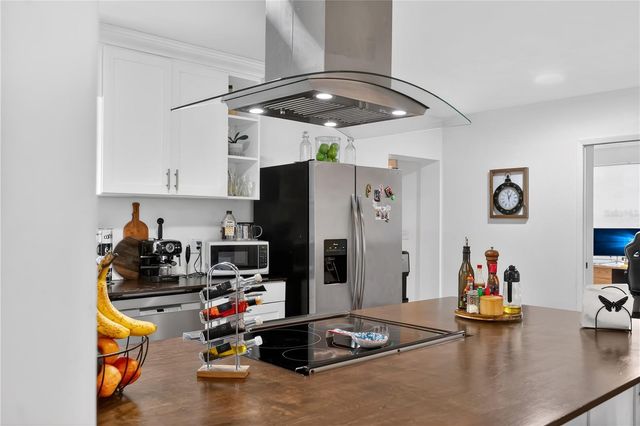 2010 LEE DRIVE, Valrico, FL 33594