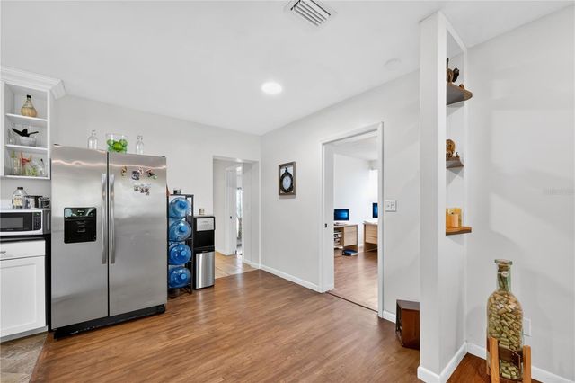 2010 LEE DRIVE, Valrico, FL 33594