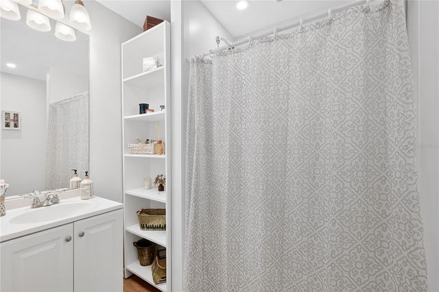 2010 LEE DRIVE, Valrico, FL 33594