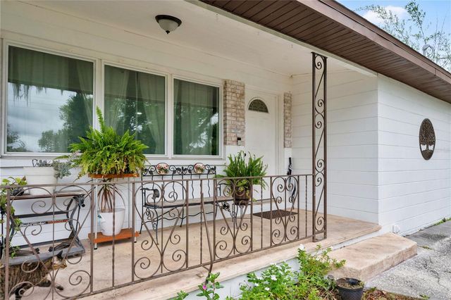 2010 LEE DRIVE, Valrico, FL 33594