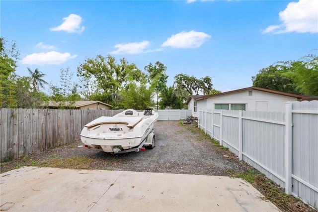 2010 LEE DRIVE, Valrico, FL 33594