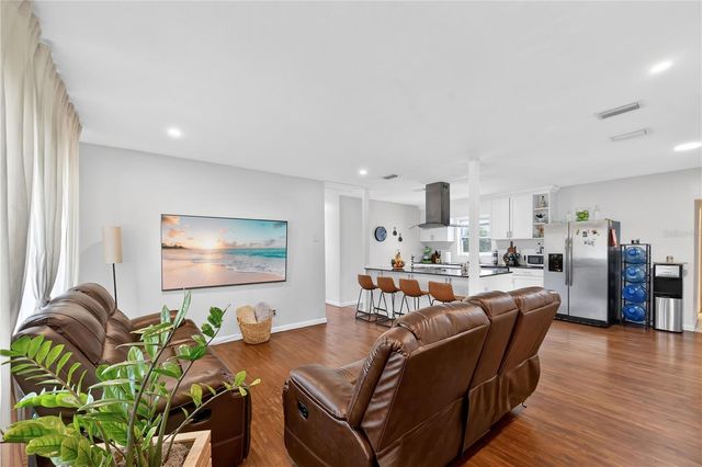 2010 LEE DRIVE, Valrico, FL 33594