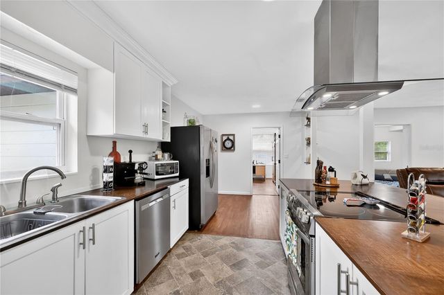 2010 LEE DRIVE, Valrico, FL 33594