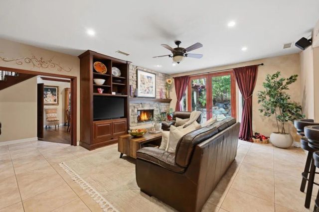 6532 Corintia St, Carlsbad, CA 92009