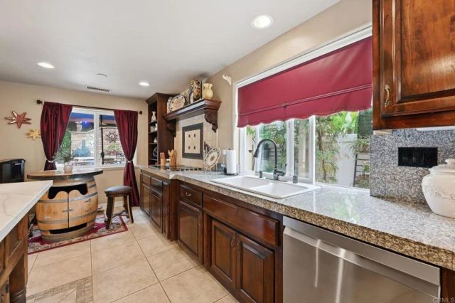 6532 Corintia St, Carlsbad, CA 92009