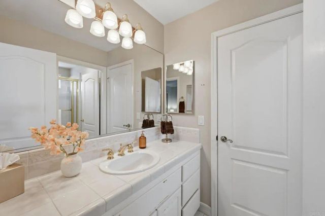 6532 Corintia St, Carlsbad, CA 92009