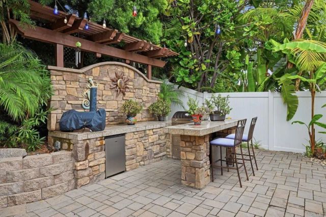 6532 Corintia St, Carlsbad, CA 92009