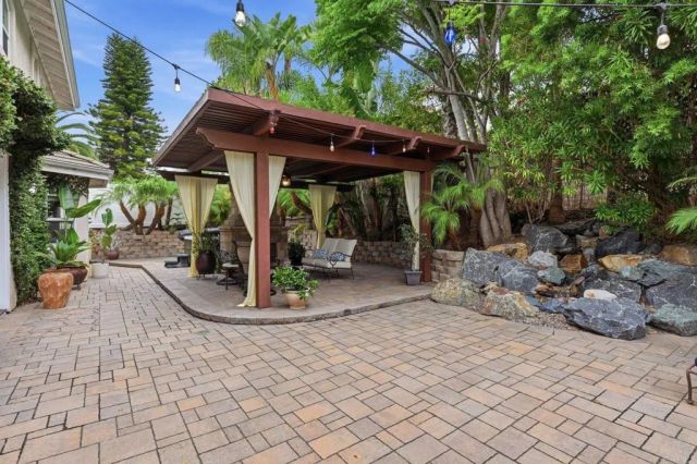 6532 Corintia St, Carlsbad, CA 92009