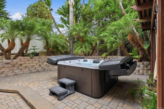 6532 Corintia St, Carlsbad, CA 92009