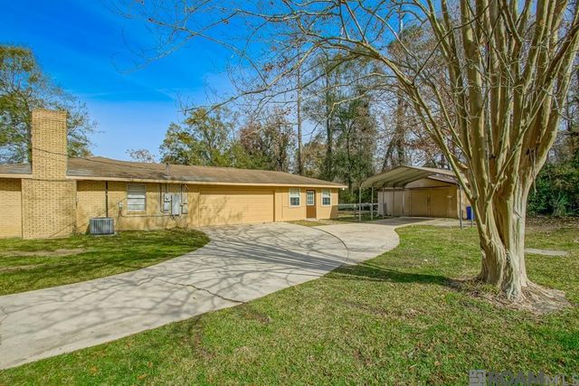 34868 Gravesbriar Dr, Denham Springs, LA 70706