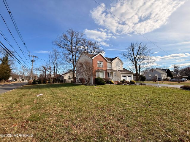 1811 Bellmore Street, Oakhurst, NJ 07755