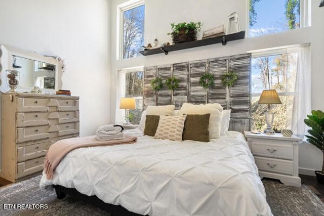 667 Turkey Nest Rd, Gatlinburg, TN 37738