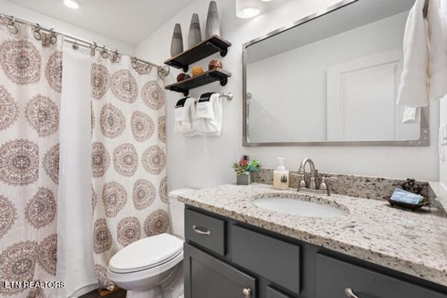 667 Turkey Nest Rd, Gatlinburg, TN 37738