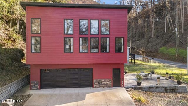 667 Turkey Nest Rd, Gatlinburg, TN 37738