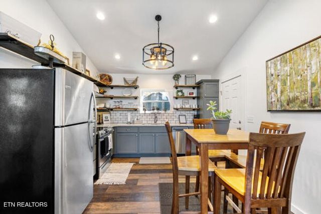 667 Turkey Nest Rd, Gatlinburg, TN 37738