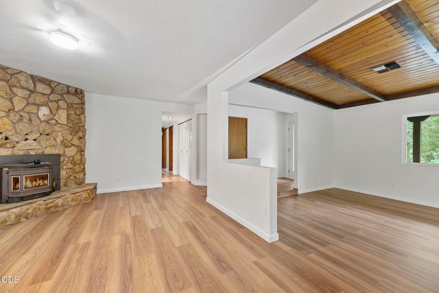 135 Rolling Hills Drive, Grants Pass, OR 97526