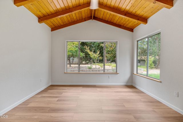 135 Rolling Hills Drive, Grants Pass, OR 97526