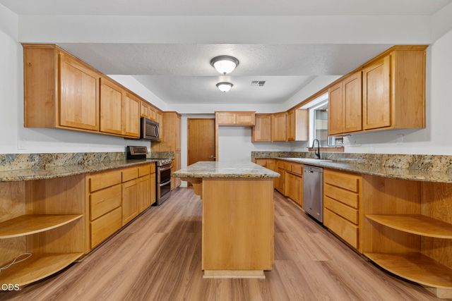 135 Rolling Hills Drive, Grants Pass, OR 97526