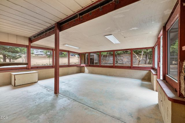 135 Rolling Hills Drive, Grants Pass, OR 97526