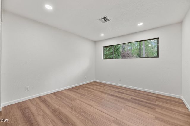 135 Rolling Hills Drive, Grants Pass, OR 97526