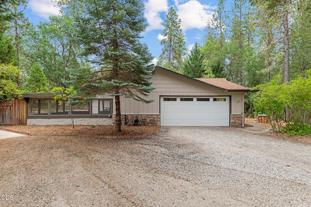 135 Rolling Hills Drive, Grants Pass, OR 97526