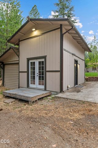 135 Rolling Hills Drive, Grants Pass, OR 97526