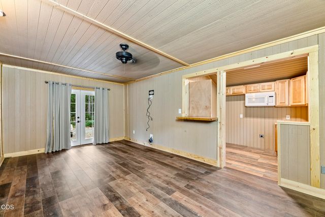135 Rolling Hills Drive, Grants Pass, OR 97526