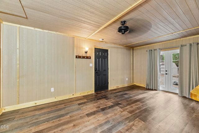 135 Rolling Hills Drive, Grants Pass, OR 97526