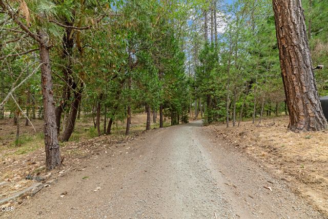 135 Rolling Hills Drive, Grants Pass, OR 97526
