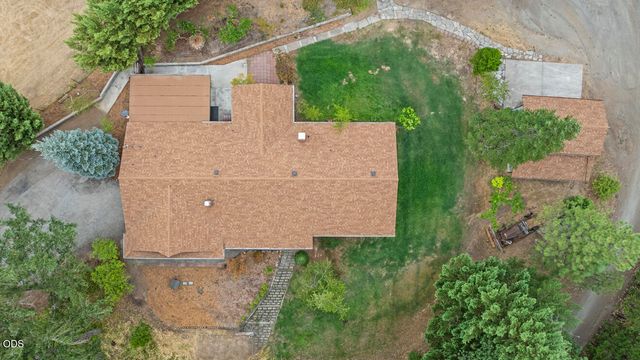 135 Rolling Hills Drive, Grants Pass, OR 97526
