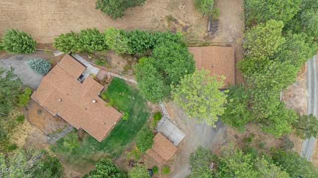 135 Rolling Hills Drive, Grants Pass, OR 97526
