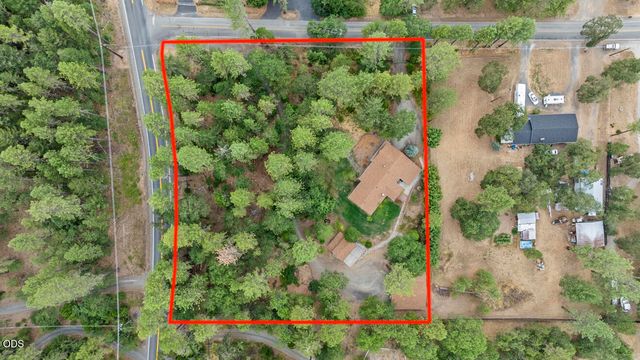 135 Rolling Hills Drive, Grants Pass, OR 97526