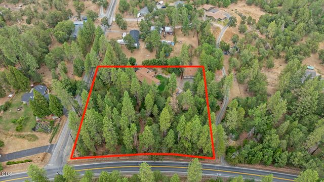 135 Rolling Hills Drive, Grants Pass, OR 97526