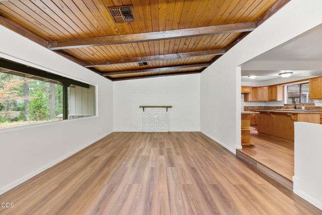 135 Rolling Hills Drive, Grants Pass, OR 97526