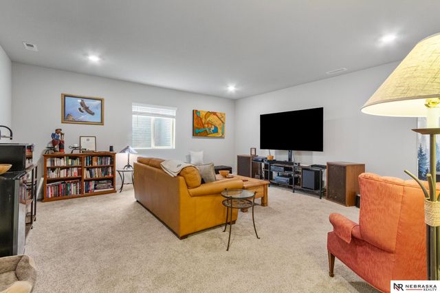 6422 Harvest Drive, Papillion, NE 68133