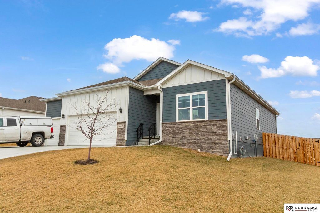 6422 Harvest Drive, Papillion, NE 68133