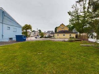 684 Westford St, Lowell, MA 01851