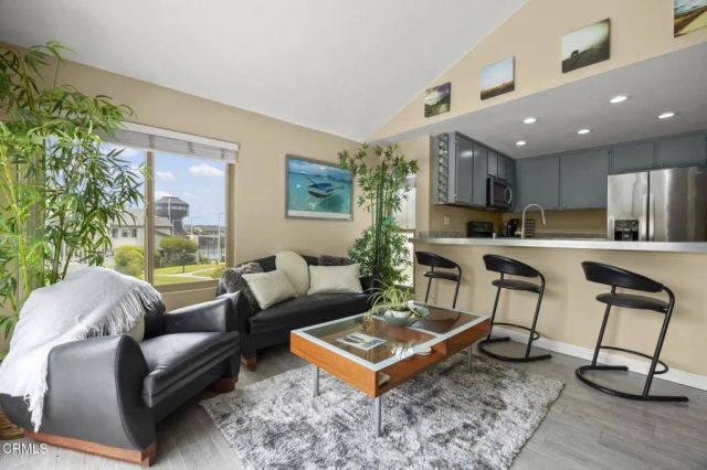 3027 Harbor Boulevard, Oxnard, CA 93035
