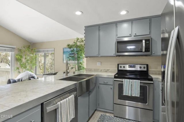 3027 Harbor Boulevard, Oxnard, CA 93035
