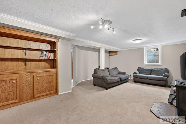 6 Stanford Avenue, Pocatello, ID 83201