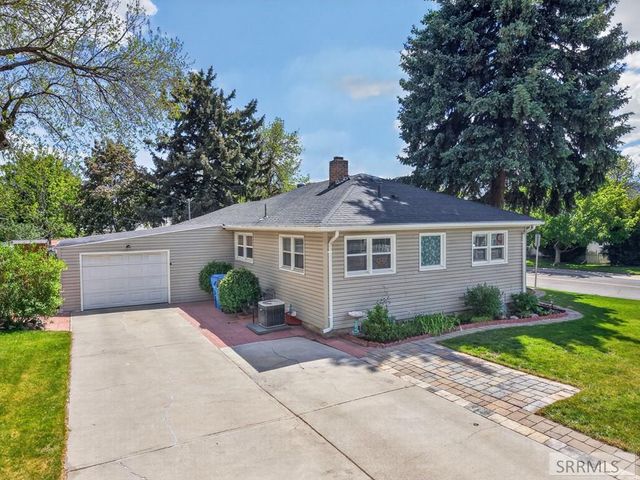 6 Stanford Avenue, Pocatello, ID 83201