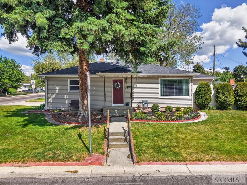 6 Stanford Avenue, Pocatello, ID 83201