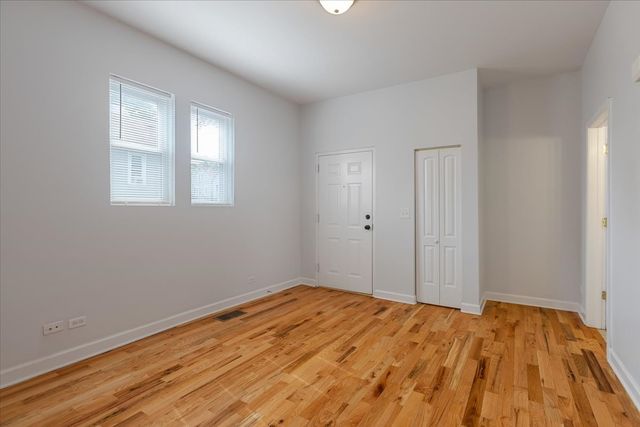 1234 W 49th Place 1R, Chicago, IL 60609