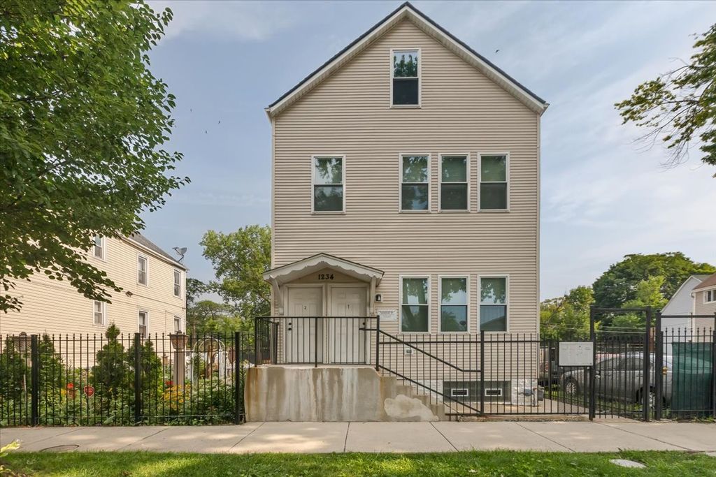1234 W 49th Place 1R, Chicago, IL 60609