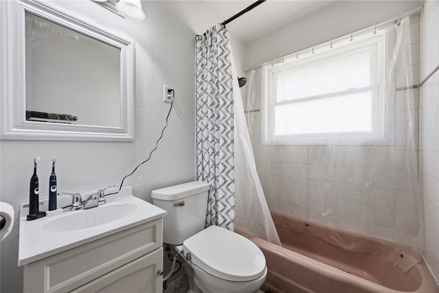 1024 Cheyenne Rd NW, Cedar Rapids, IA 52405