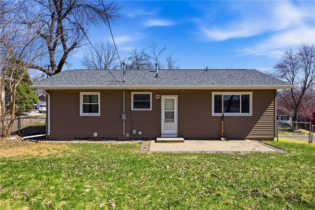 1024 Cheyenne Rd NW, Cedar Rapids, IA 52405